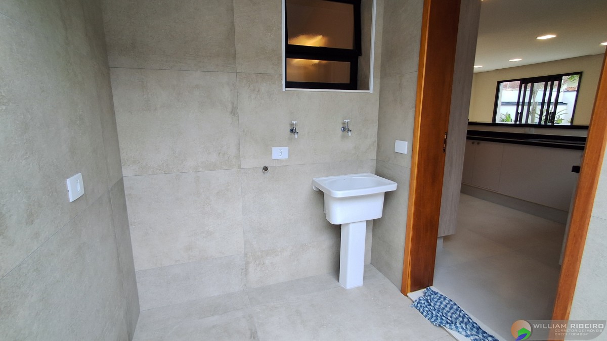 Casa para venda em Peruíbe no bairro Lado linha a menos de 800M da praia